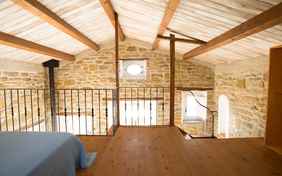 Die Empore im del Forno im Obergeschoss, wo sich das Doppelbett befindet. 